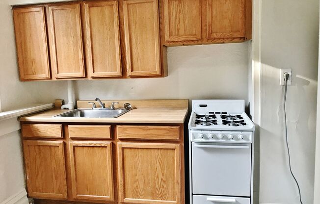 1 bed, 1 bath, $995, Unit 4