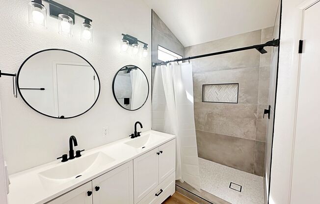 4 beds, 3 baths, $2,400
