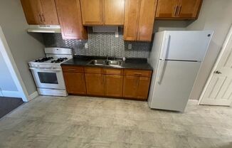 2 beds, 1 bath, $1,395, Unit 3R