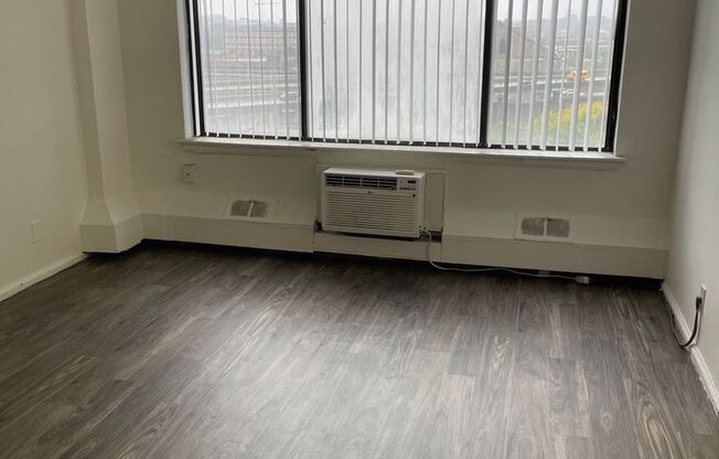 Studio, 1 bath, 600 sqft, $1,200, Unit 706