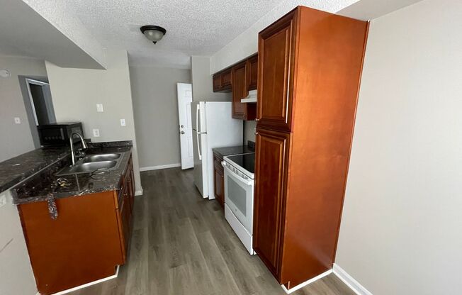 2 beds, 1 bath, $1,125, Unit 711-08