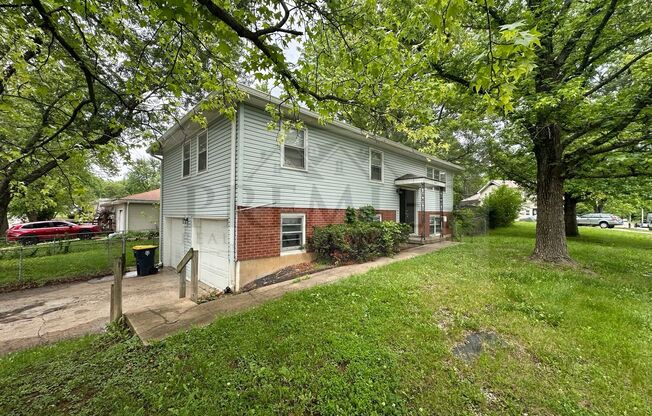 3B 1.5B Home for rent - 7500 E 76th St, KCMO  Rent $1475