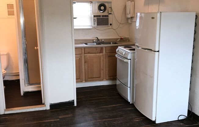 Studio, 1 bath, $695, Unit 11