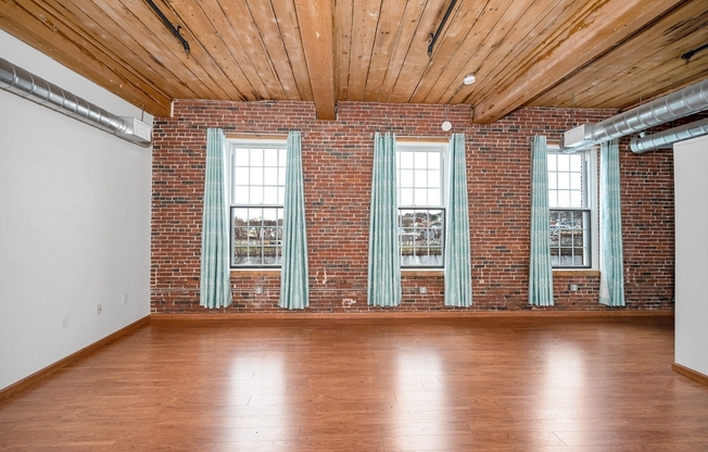 1 bed, 1 bath, 759 sqft, $2,000, Unit 214