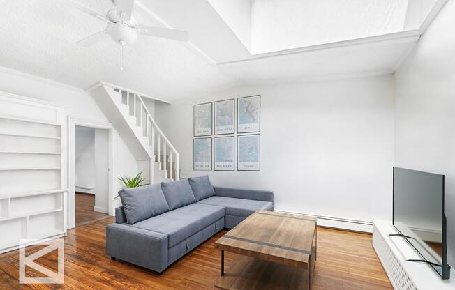 313 W 20 ST
