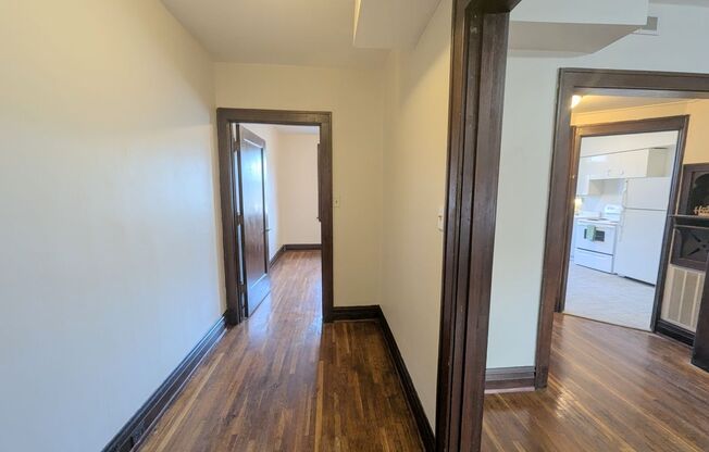 1 bed, 1 bath, 725 sqft, $825, Unit 2W