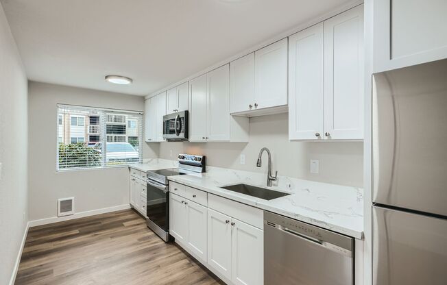 2 beds, 1 bath, 875 sqft, $2,095, Unit Unit 02