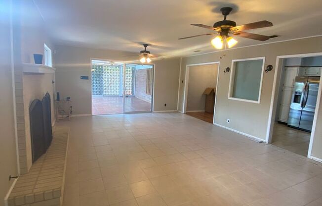 Charming 3-Bedroom Home with Pool in Jefferson Terrace/Woodlawn Lake Area
