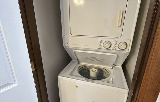 1 Bedroom 1 Bathroom Condo!