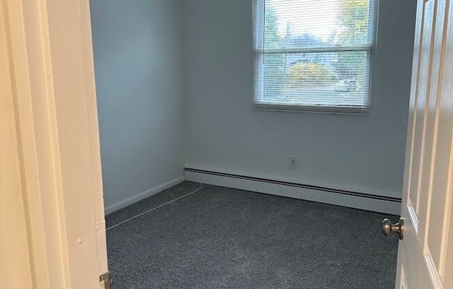 2 beds, 1 bath, 930 sqft, $1,490, Unit 48