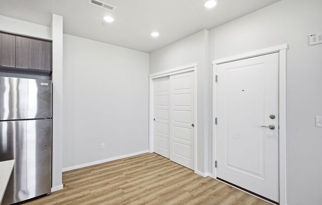 1 bed, 1 bath, 724 sqft, $1,422, Unit B303