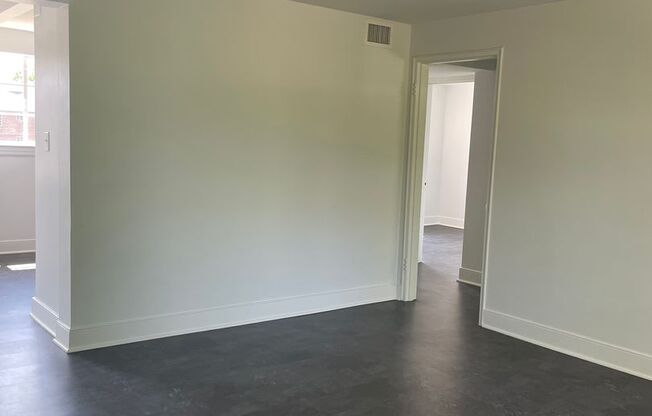 2 beds, 1 bath, $1,175, Unit 5