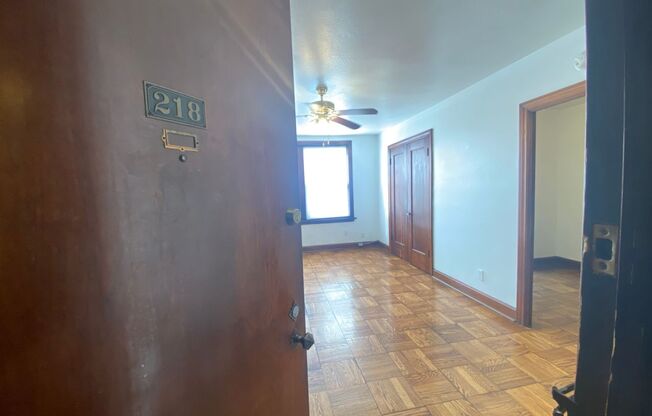 Studio, 1 bath, 400 sqft, $825, Unit 218