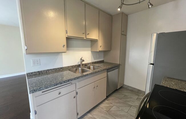 2 beds, 2 baths, $2,895, Unit 205