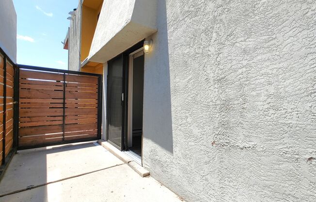 2 beds, 1 bath, 905 sqft, $995, Unit 1402-B