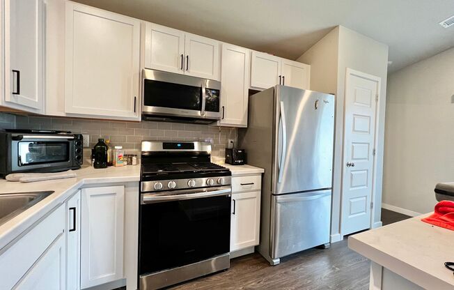 Stunning 3 Bed 2 Bath Ranch Home!