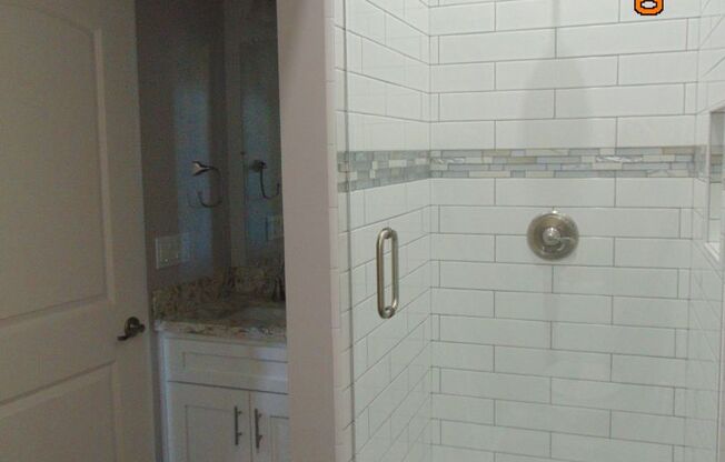 Upper Unit Remodeled Apartment in Downtown Martinez