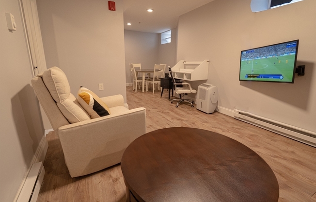726 METROPOLITAN AVE