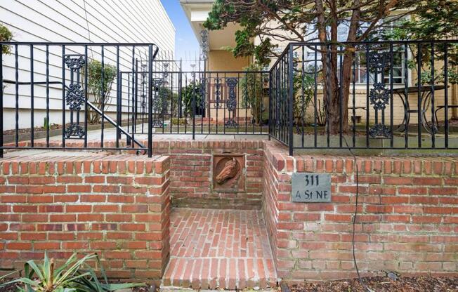 2 beds, 1 bath, 1,000 sqft, $5,250