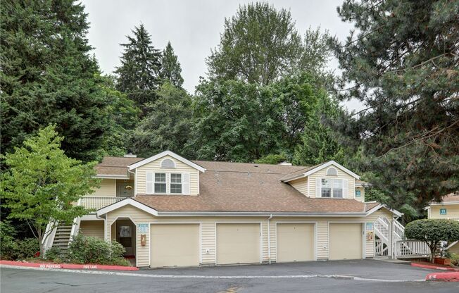 Charming 2BR 2BA Condo in great Bellevue location.