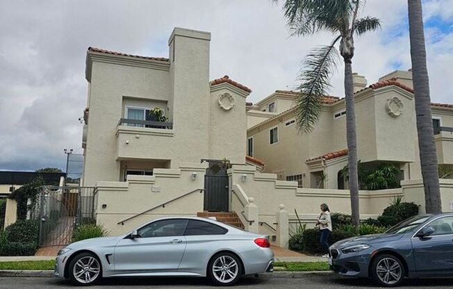 Charming 3-Bedroom Condo in the Heart of La Jolla – A Must-See!