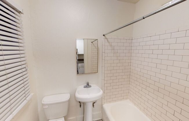 Studio, 1 bath, 350 sqft, $1,275, Unit 106