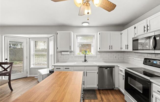 3 beds, 3 baths, 1,434 sqft, $2,200, Unit Mount Olympus Ct 106