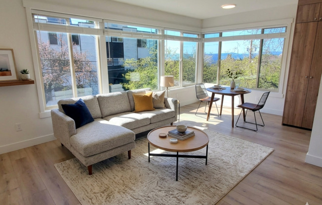 2 beds, 1 bath, 812 sqft, $3,050, Unit 101