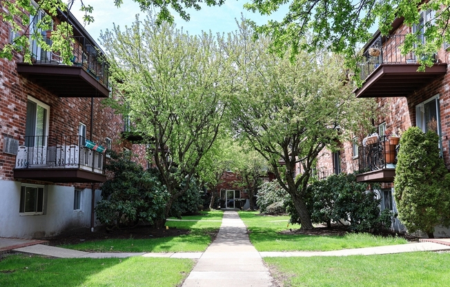 2 beds, 1 bath, 770 sqft, $2,595, Unit 4