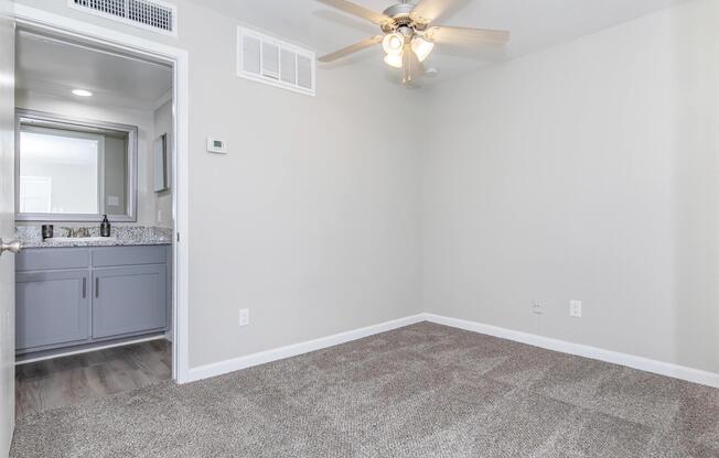 Studio, 1 bath, 525 sqft, $869