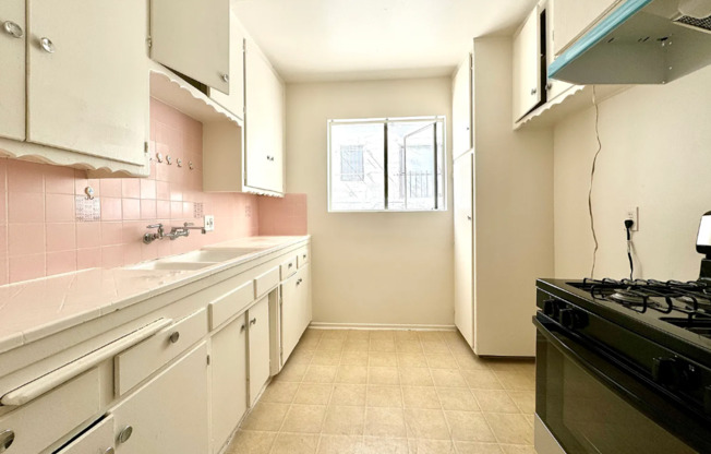 1 bed, 1 bath, 700 sqft, $1,790, Unit 4