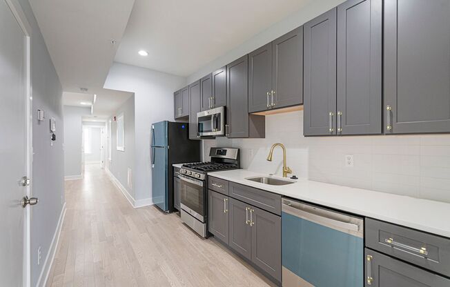 2808 W Oxford