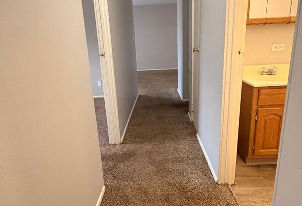 3 beds, 2 baths, $1,025