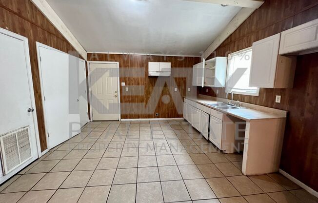 3 beds, 2 baths, $850