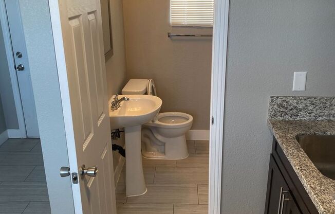 Studio, 1 bath, 322 sqft, $895, Unit 4