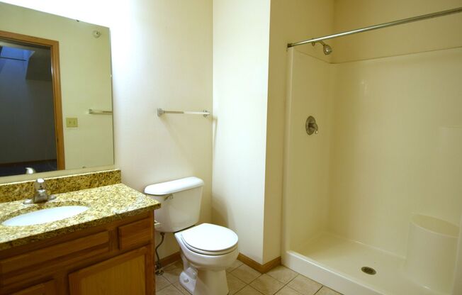 3 beds, 2 baths, 1,380 sqft, $2,345, Unit 8126-306
