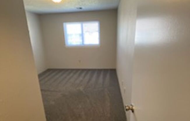 2 beds, 2 baths, 856 sqft, $869, Unit 2827-1817