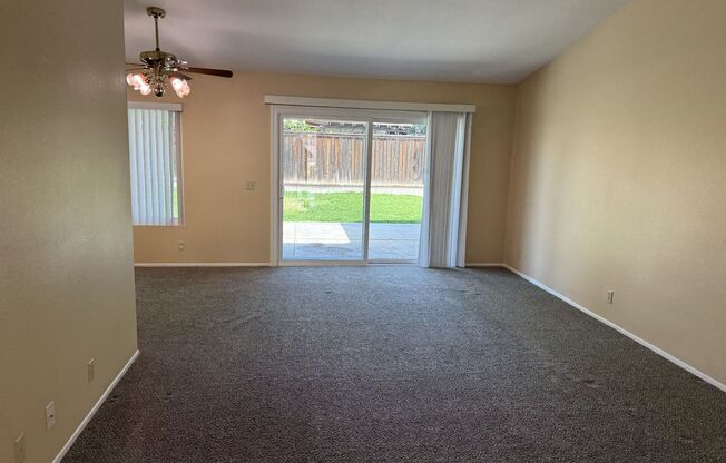 Single story 3 bed 2 bath House in Riverside for lease