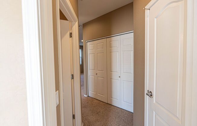 3 beds, 2 baths, $2,200, Unit # 2086