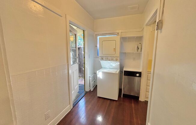 1 bed, 1 bath, $3,950, Unit 4300 Melbourne Ave