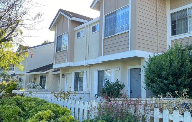 COMING SOON! $3,500 / 3BR - 1383 S.F. GORGEOUS FREMONT TOWNHOME IN ARDENWOOD