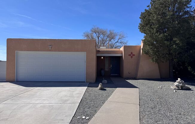 3 Bedroom, 2 Bathroom Home in Near Lomas & Tramway