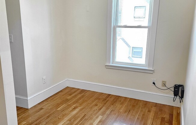 3 beds, 2 baths, 1,300 sqft, $3,250, Unit 2