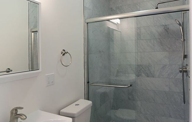 2 beds, 1 bath, $2,200, Unit # 17