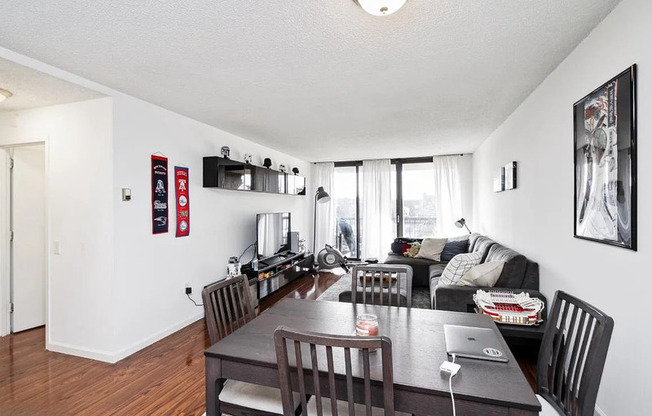 241 S 6th St