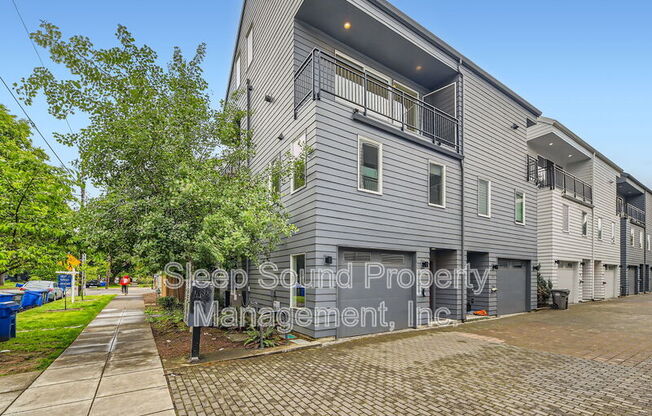 1010 N AINSWORTH ST