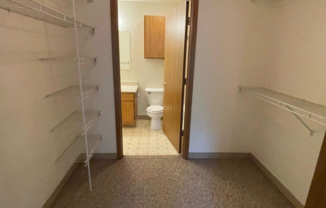 2 beds, 2 baths, 1,040 sqft, $1,100, Unit TE218X-226