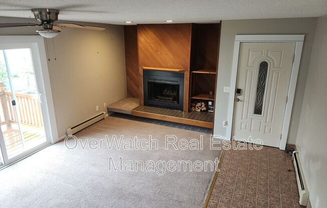 3811 IOWA DR