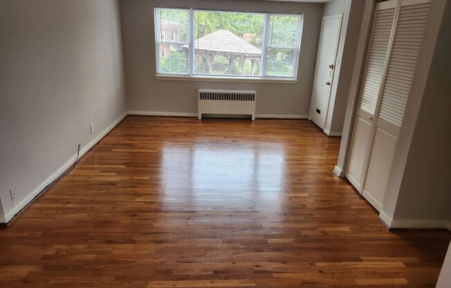 2 beds, 1 bath, 897 sqft, $2,275, Unit A-23