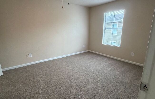 2 beds, 1 bath, 812 sqft, $1,085, Unit 1402